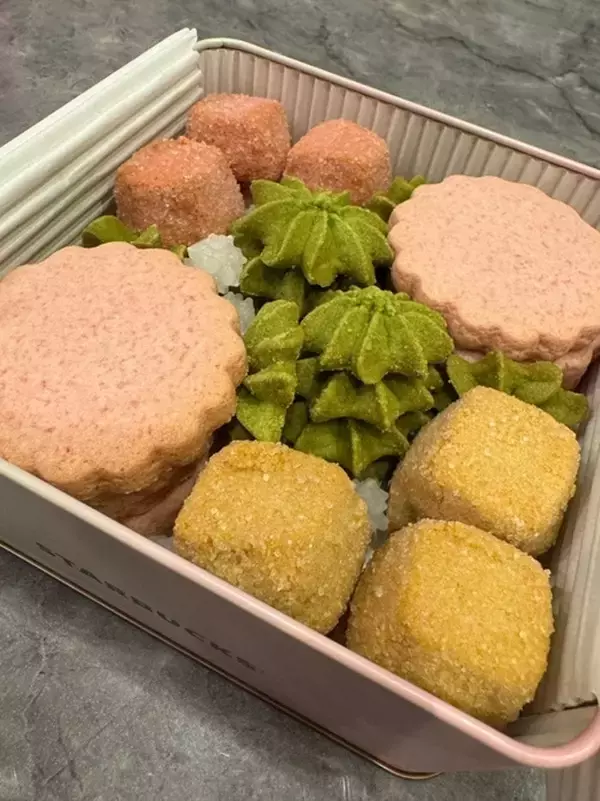 堀ちえみ、スタバで購入したクッキー缶を子ども達と堪能「ホント別腹です」