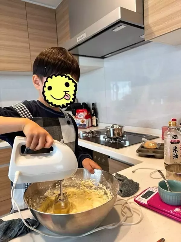 小倉優子、三男とマフィン作りを楽しんだ様子を報告「ニコニコ三男でした」