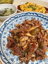 細川直美、オイスターソースを使用した夕食を公開「我が家には欠かせない調味料」