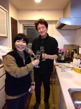 山田花子、誕生日に夕食を作ってくれた夫との2ショットを公開「かっこいい」「素敵な旦那様」の声