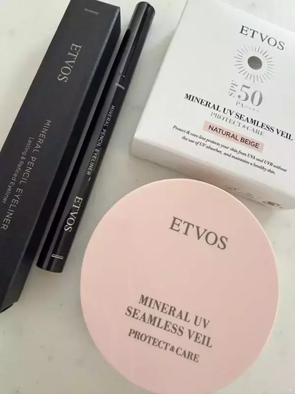 細川直美、愛用しているコスメを紹介「普段使うメイクは殆どがETVOSに」