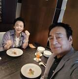 「高橋英樹、妻と会員制クラブでランチを堪能「20種類以上食べました」」の画像1