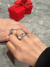 堀ちえみ、夫とお揃いのリングを購入したことを報告「またオソロが増えたね」