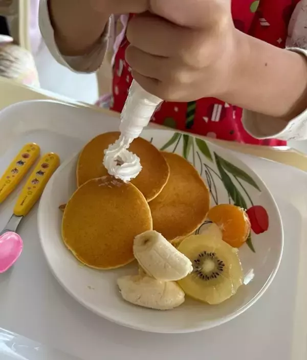 上原さくら、病み上がりの娘のためパンケーキ作り「朝からこんなことした事なくててんやわんや」