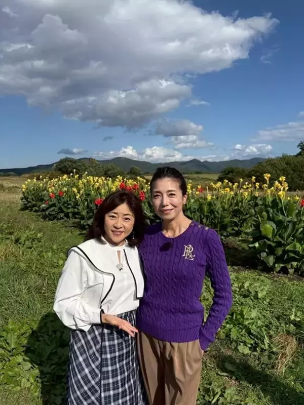 松本明子、高橋ひとみからの還暦祝いに感激「こんな素敵なお品物にびっくり」