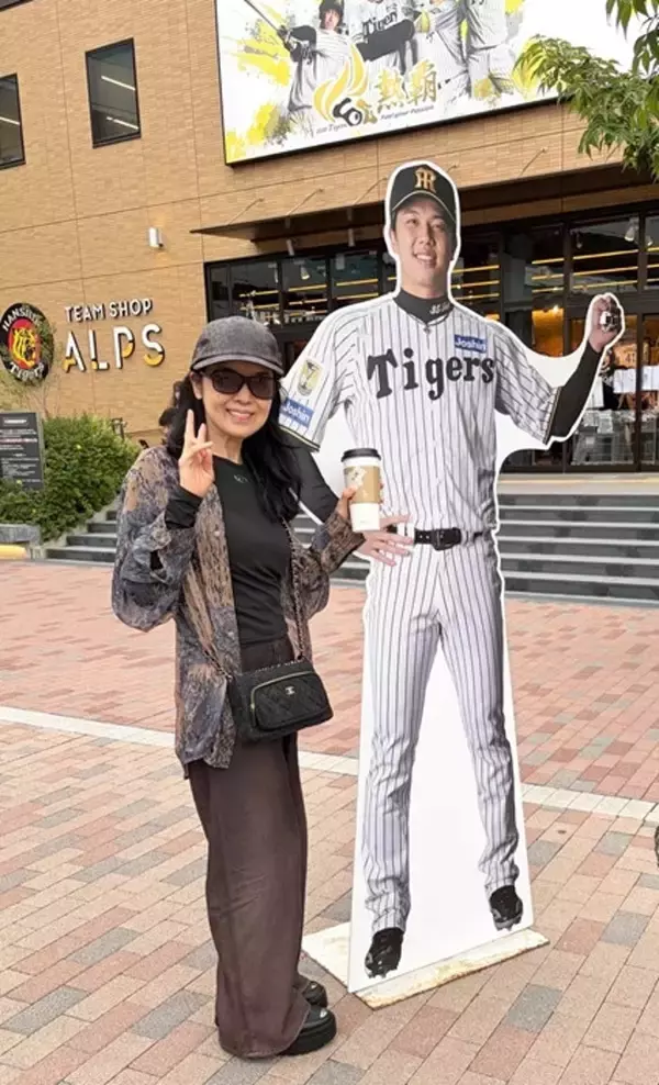 藤あや子、甲子園球場で初の野球観戦に大興奮「なんて美しい景色なの～」