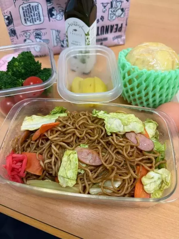 戸田恵子、撮影現場に持参した手作り弁当を公開「スタジオの電子レンジでチン！」