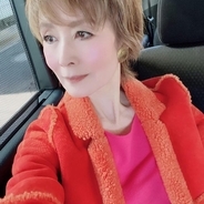 小柳ルミ子『CHANEL』のオレンジのジャケット姿を披露「新鮮」「最高」の声