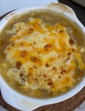 北斗晶、届いた大きな玉ねぎを使った手料理を公開「甘くて美味しかったよ～」