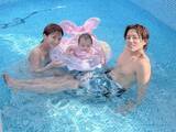 「辻希美、初めてプールに入った次女の様子を明かす「こりゃ毎日プールだな」」の画像1