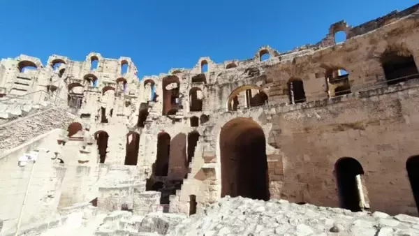 「世界女子旅レポート「北アフリカ・チュニジア」～白と青の街並みから、幻想的なくすみカラーの街まで～」の画像