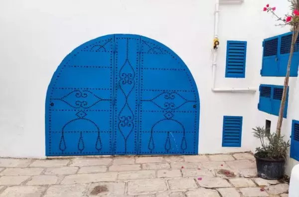 「世界女子旅レポート「北アフリカ・チュニジア」～白と青の街並みから、幻想的なくすみカラーの街まで～」の画像