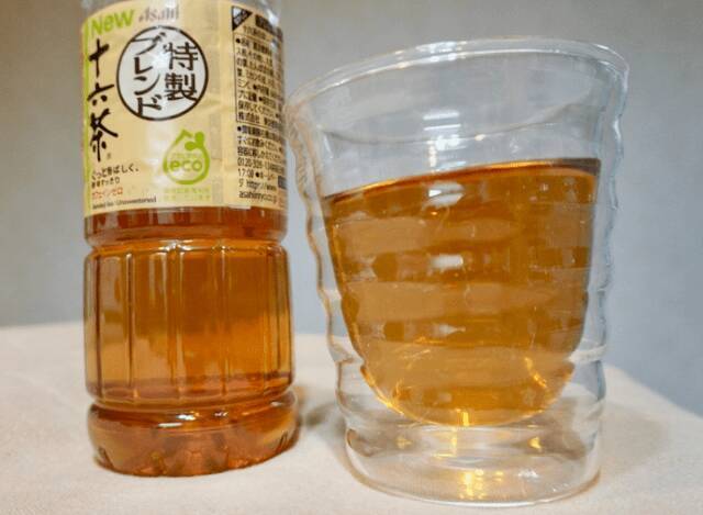 全部今年リニューアル！ペットボトルのお茶4種類を飲み比べしてみた