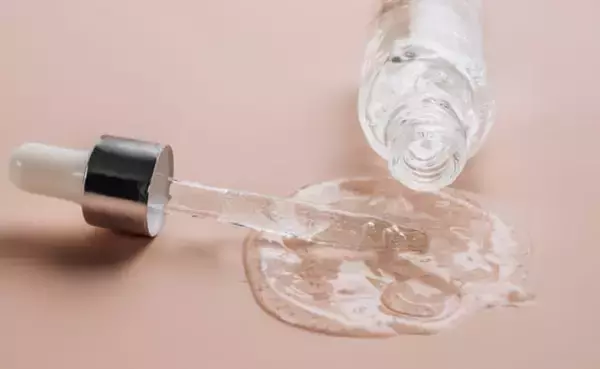 「ふっくらとしたハリを呼び起こす《レチノール配合スキンケア》2023年新作3選」の画像