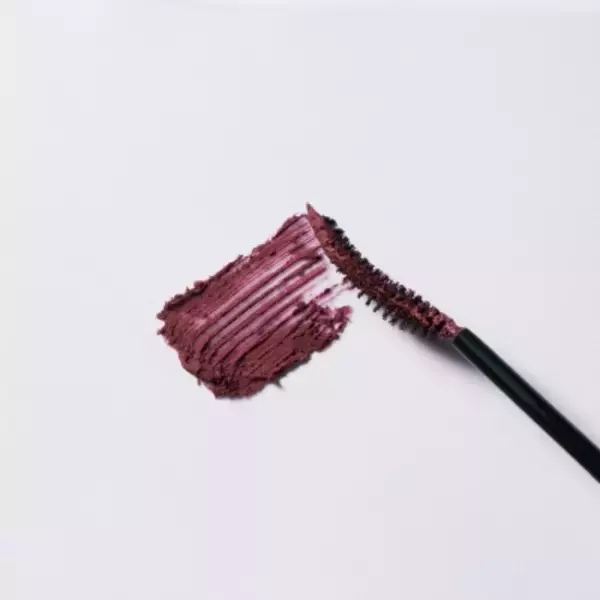 「汗で落ちにくい《2023年夏新作カラーマスカラ》夏の目元をトレンド色でメイクアップ！」の画像