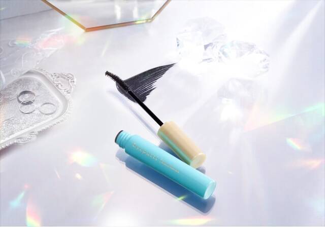 汗で落ちにくい《2023年夏新作カラーマスカラ》夏の目元をトレンド色でメイクアップ！