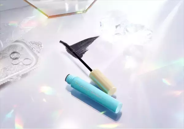 「汗で落ちにくい《2023年夏新作カラーマスカラ》夏の目元をトレンド色でメイクアップ！」の画像