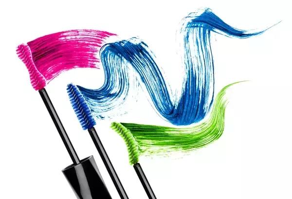 「汗で落ちにくい《2023年夏新作カラーマスカラ》夏の目元をトレンド色でメイクアップ！」の画像