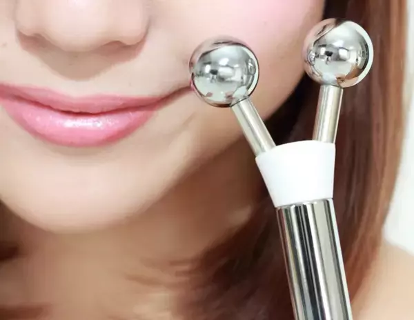 「【小顔ローラーで「顎」が…！】顎関節症になる危ない小顔ケア」の画像