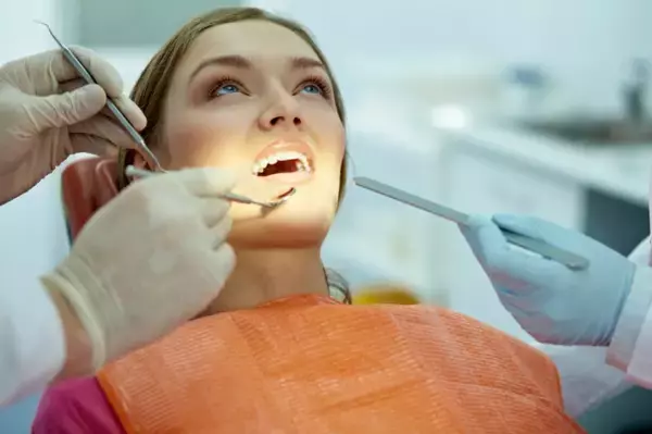 「【小顔ローラーで「顎」が…！】顎関節症になる危ない小顔ケア」の画像