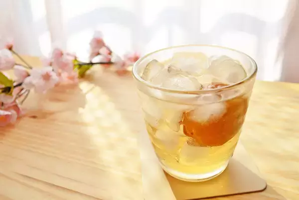 「5月に最適！超絶簡単！女性に人気の【美味しい梅酒】の作り方」の画像