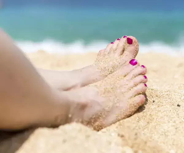 足の砂もすぐ落ちる!? 夏の「あるある」を簡単に解決する方法とは？