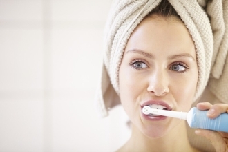 嘘でしょ… 歯ブラシに水をつけるのはNG!?知らないと損する正しい歯磨き