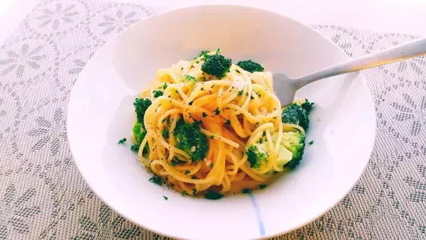 「生理中の鉄分補給レシピ！フライパンだけでできる【あさりのレモン蒸し】」の画像