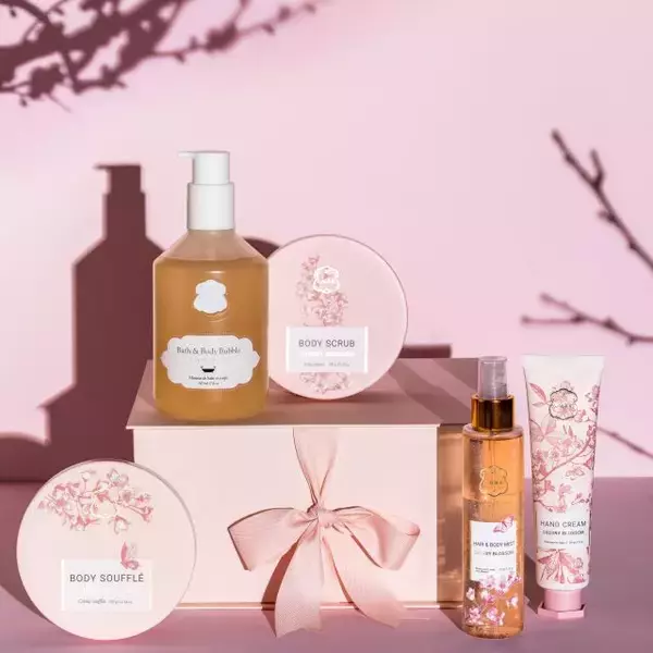 「【限定発売】香りに癒されるハンドクリーム3選！乾燥を防いでうるおう指先に」の画像