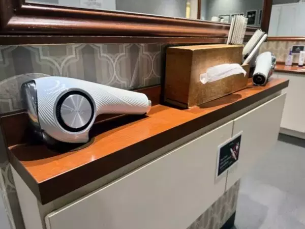 「45分で最大1000kcal消費!? ジムが続かない人もやみつきと話題の「暗闇ボクシング」を体験！」の画像