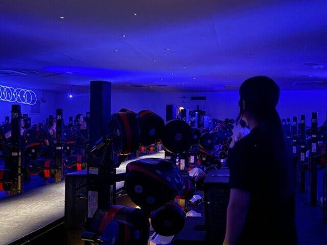 45分で最大1000kcal消費!? ジムが続かない人もやみつきと話題の「暗闇ボクシング」を体験！