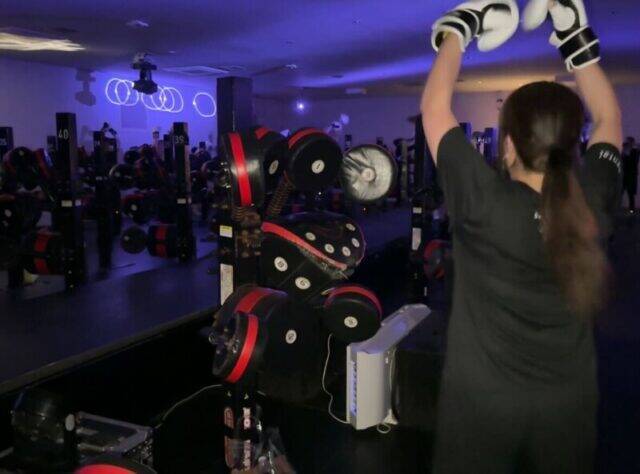 45分で最大1000kcal消費!? ジムが続かない人もやみつきと話題の「暗闇ボクシング」を体験！