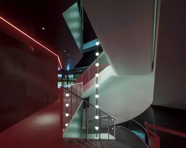 「大人が夏休みに行きたい魅惑のスポット「010 BUILDING」福岡で美食とエンタメ体験！」の画像