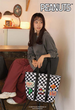 【PEANUTS】JOE COOLの刺繍が目を惹くパターン柄トートバッグ！
