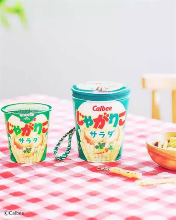【じゃがりこ】発売30周年に公式ブックが登場！ そっくりかわいいポーチが付属