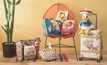 【ディズニーストア】「三人の騎士」デザインのトラベルグッズで旅を楽しく！