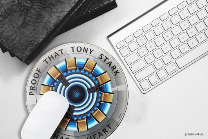 「MAEVEL」キャラクターデザインのマウスパッド発売