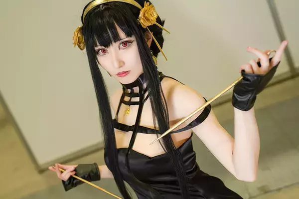 【コスプレ】『SPY×FAMILY』ヨル・フォージャーの再現度がすごい！注目レイヤー・りんご【写真6枚】