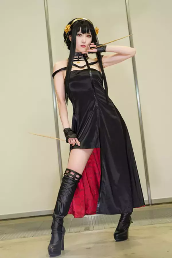 「【コスプレ】『SPY×FAMILY』ヨル・フォージャーの再現度がすごい！注目レイヤー・りんご【写真6枚】」の画像