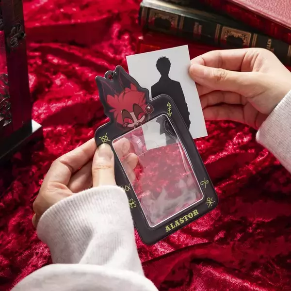 「超話題作！異色のブラックコメディアニメ「ハズビン・ホテルへようこそ」アパレルや雑貨が登場♪ 池袋でPOP UP SHOP開催」の画像