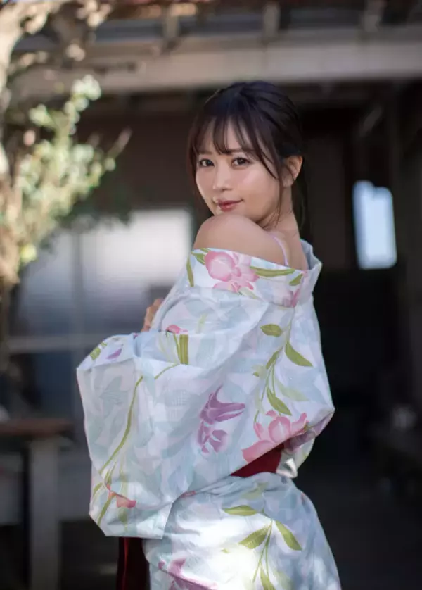 声優・井口裕香、水着に浴衣にバスルーム写真も…♪ 表紙＆巻頭を飾るオール水着グラビアマガジン「ENTAME 36°C」発売中