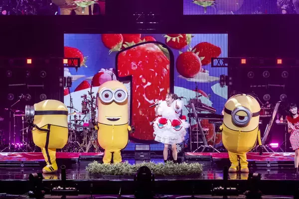 「LiSAが映画「ミニオンズ フィーバー 」の吹替キャストに！ 武道館ライブでミニオンも祝福」の画像