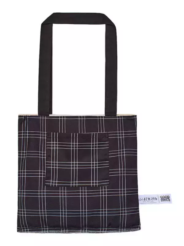 「「まどか☆マギカ」まるで見滝原中学校の制服？ 魔法少女気分になれそうなトートバッグ登場☆」の画像