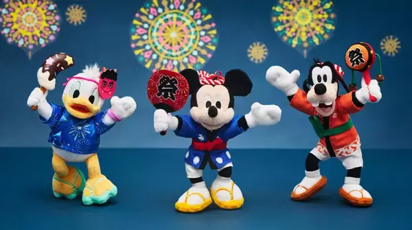ミッキーたちと夏祭りを楽しもう♪ 「ディズニーストア」7月24日より夏祭りがスタート！ くじ&特別装飾、ぬいぐるみキーチェーンも登場
