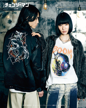 「チェンソーマン レゼ篇」ボムのバンド風Tシャツや、“デンジ総柄”ニットはインパクト大!! glambコラボ第2弾アパレル登場