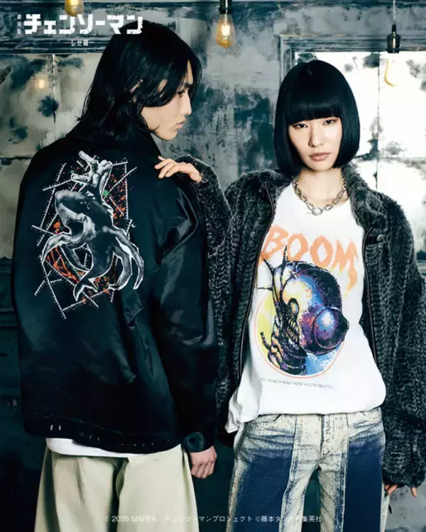 「チェンソーマン レゼ篇」ボムのバンド風Tシャツや、“デンジ総柄”ニットはインパクト大!! glambコラボ第2弾アパレル登場