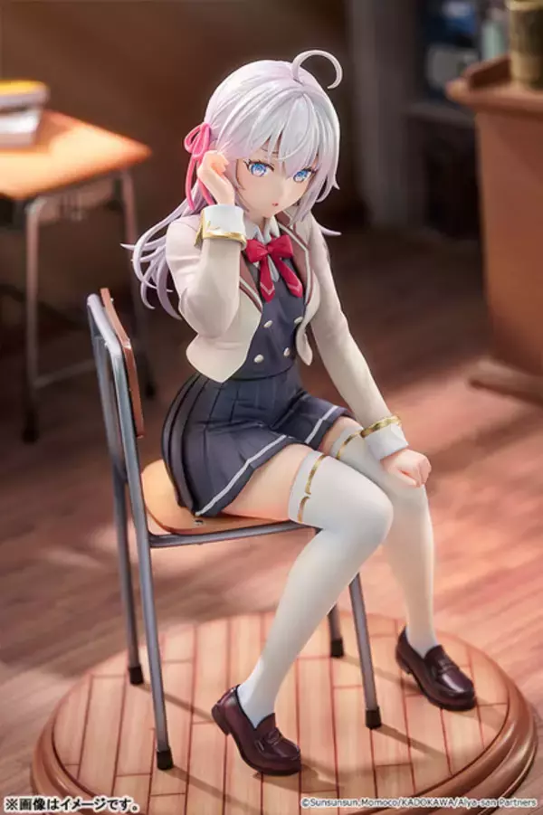 「「ロシデレ」アーリャが制服姿で立体化！教室の隣の席で、ボソッと何かを囁いてくれそうなシチュエーションがたまらない♪」の画像