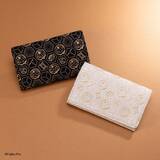 「「ドラえもん」ワンランク上の大人っぽアイテムを持ち歩こう！ 甲州印伝の新作ミニウォレット＆復刻版カードケースが登場」の画像1