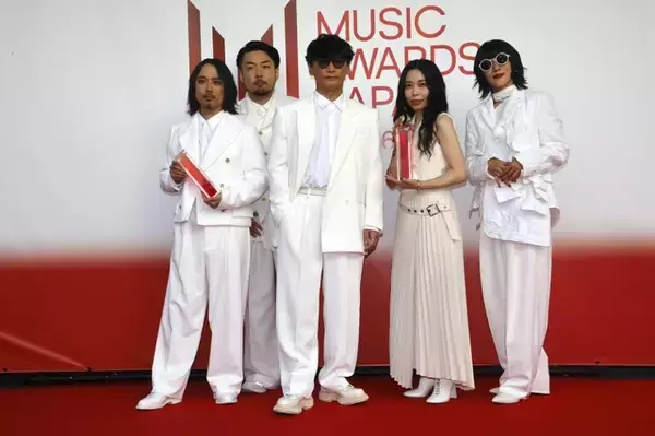 「サカナクション 8冠達成！レッドカーペット＆授賞フォト公開！ 「MUSIC AWARDS JAPAN 2026」で喜びのコメントも」の画像