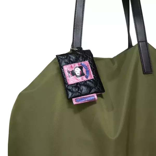 「ストリート風衣装がかっこかわいい！「サンリオ」キティ、クロミ、シナモンらがデザインされた「つやつやキルトポーチ」カプセルトイに登場」の画像